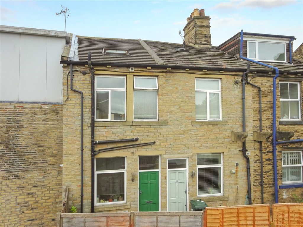 3 bed terraced house for sale in High Street, Idle, Bradford, West