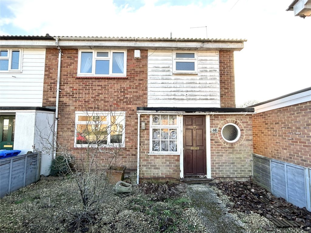3 bed end terrace house for sale in Trenchard Road, Holyport