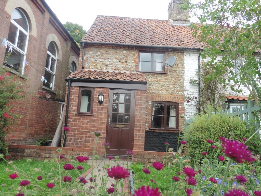 2 bed cottage to rent in Swan Street, Fakenham NR21, £725 pcm Zoopla
