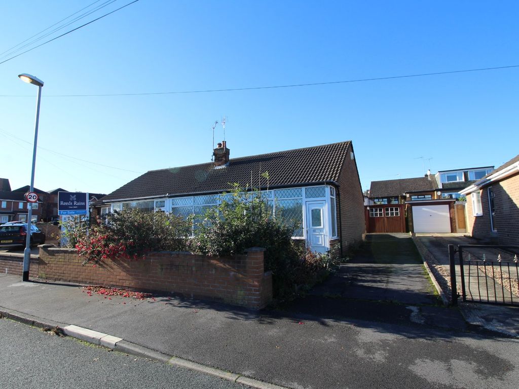 2 bed bungalow for sale in Croft House Lane, Morley, Leeds, West