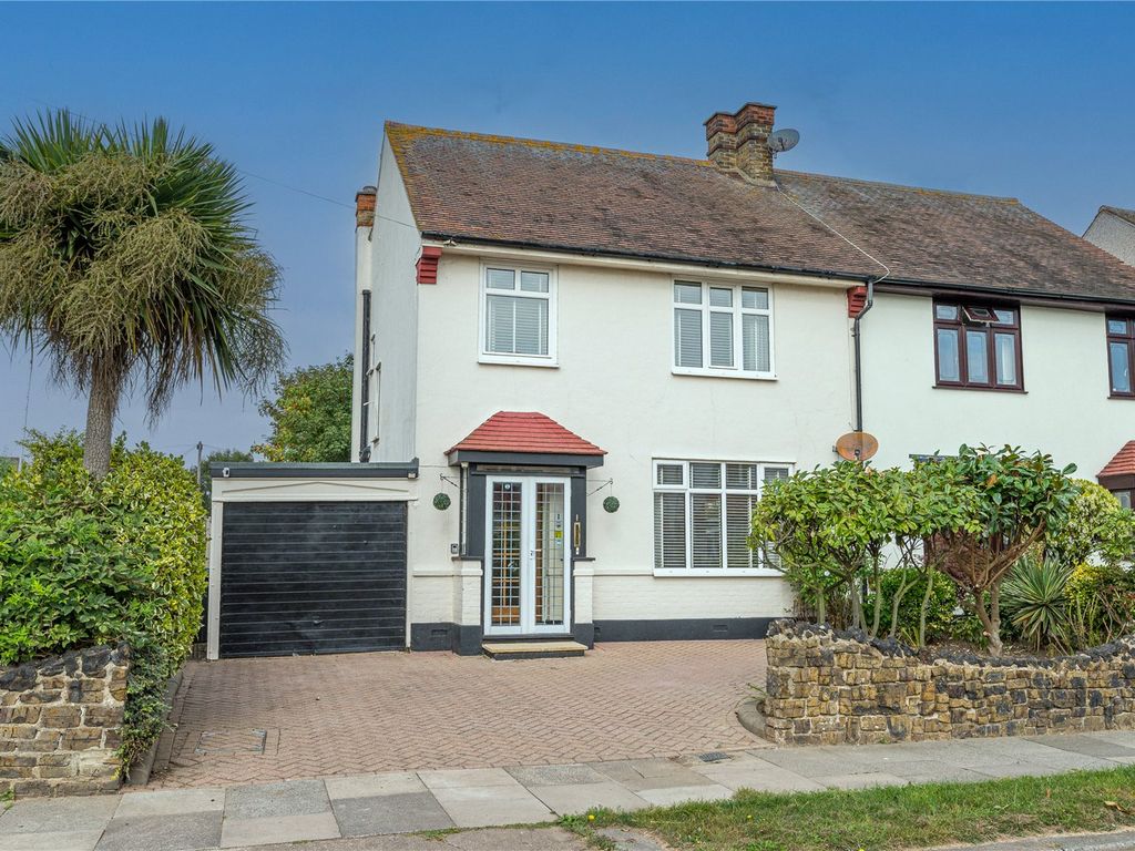 3 bed semidetached house for sale in Rutland Avenue, Southchurch Park