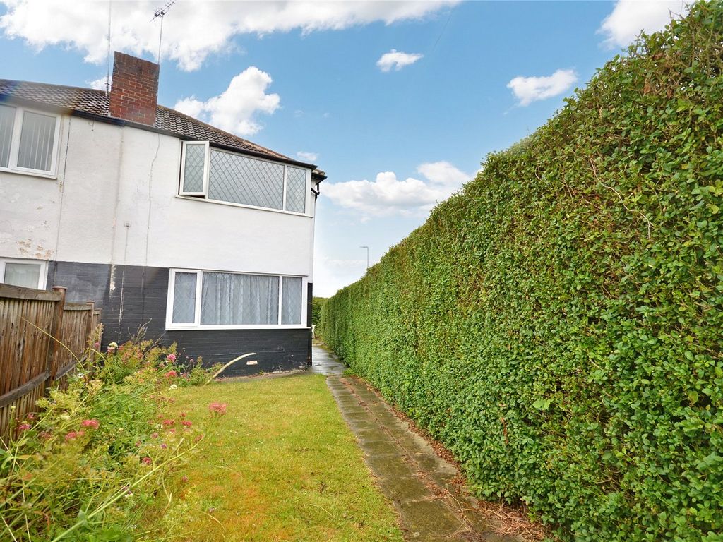 2 bed semidetached house for sale in Southleigh Drive, Beeston, Leeds
