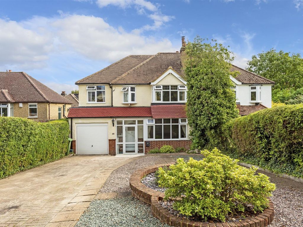 The Oval Banstead SM7  