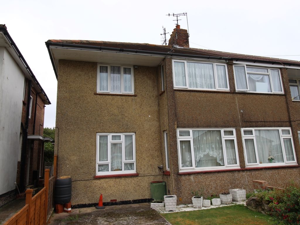 2 bed flat for sale in Gilda Crescent, Polegate, East Sussex BN26, £