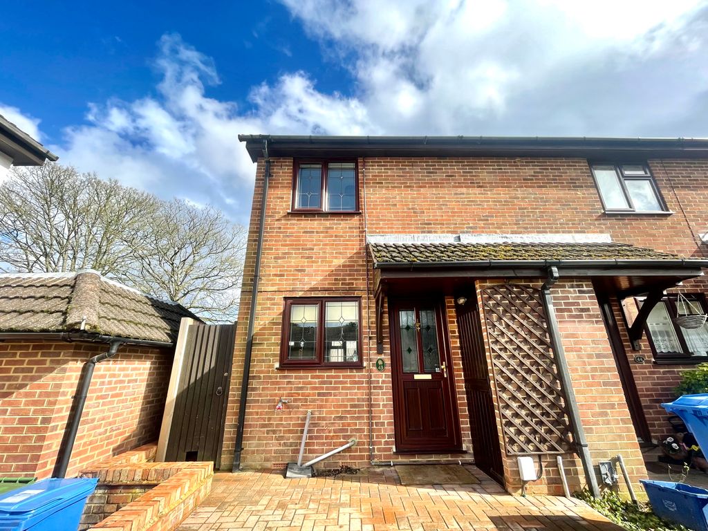 2 bed end terrace house to rent in Beaumont Grove, Aldershot GU11 Zoopla