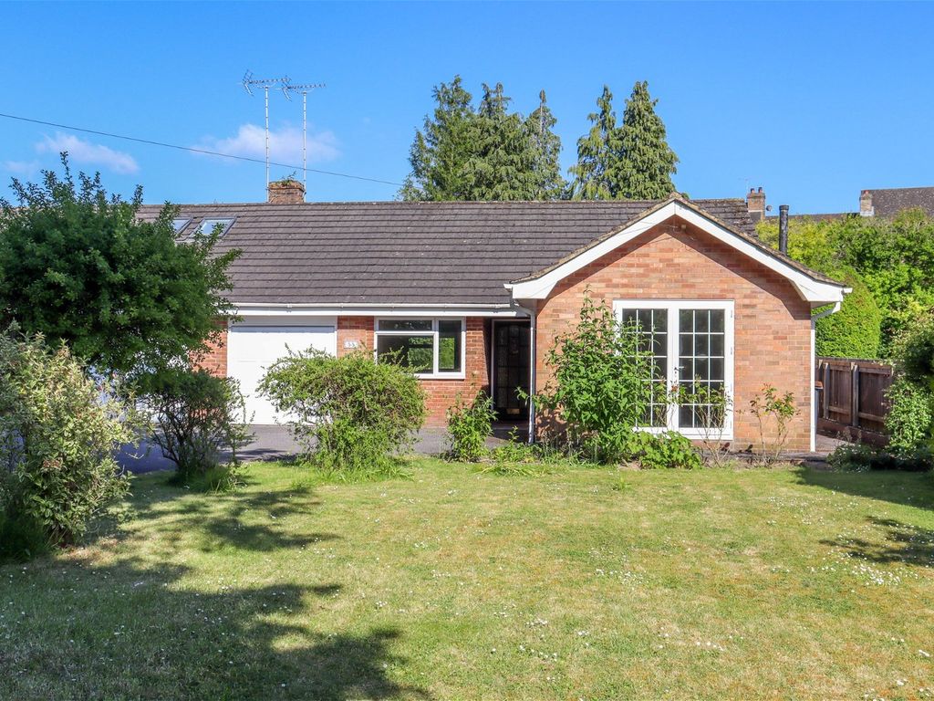 2 bed semidetached bungalow for sale in Jacklyns Lane, Alresford SO24