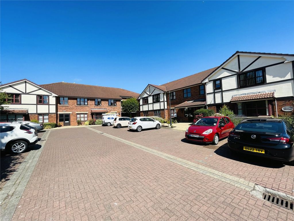 2 bed flat for sale in Grosvenor Close, PoultonLeFylde FY6 Zoopla