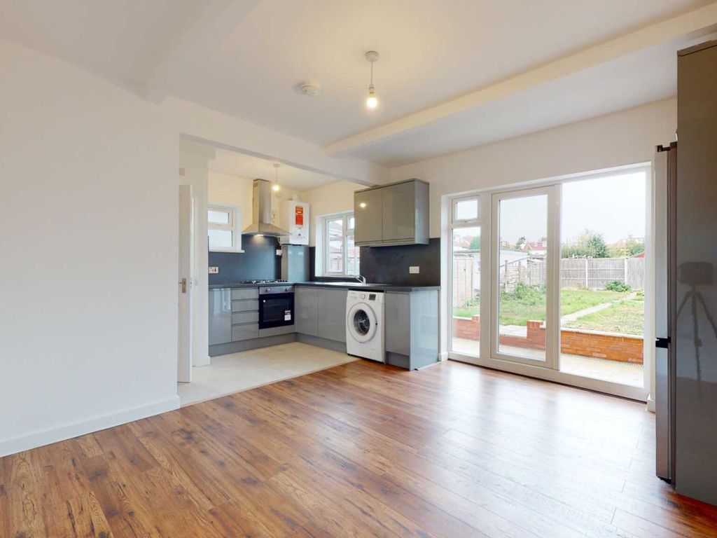 3 bed semidetached house to rent in Spring Grove Road, Hounslow TW3, £