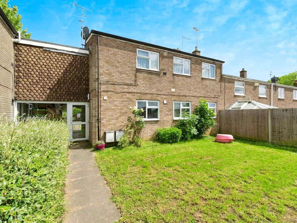 2 bed flat for sale in Grace Way, Stevenage SG1, £190,000 Zoopla