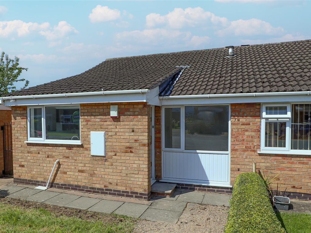 2 bed semidetached bungalow for sale in Blackburn Road, Barwell
