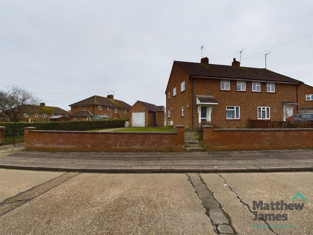 3 bed semidetached house to rent in Colne Rise, Rowhedge, Colchester