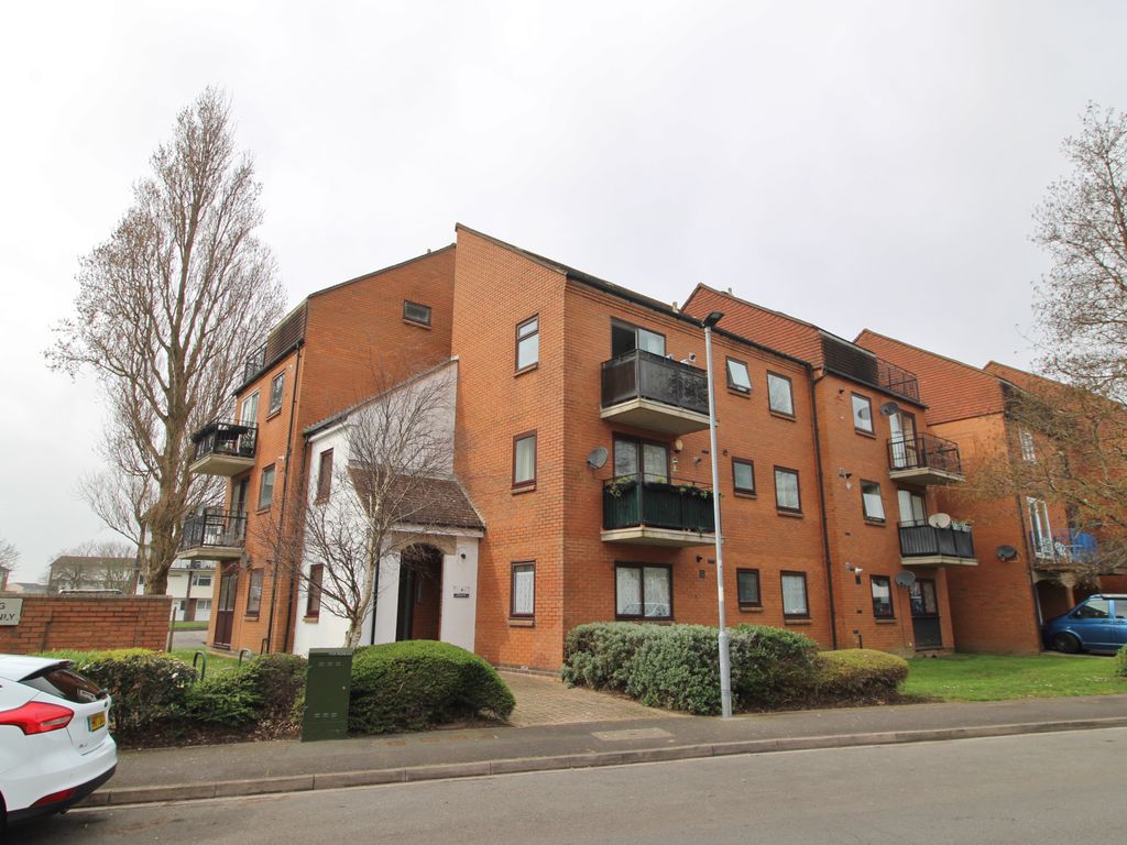 1 bed flat for sale in Ferry Road, Southsea PO4, £129,995 Zoopla