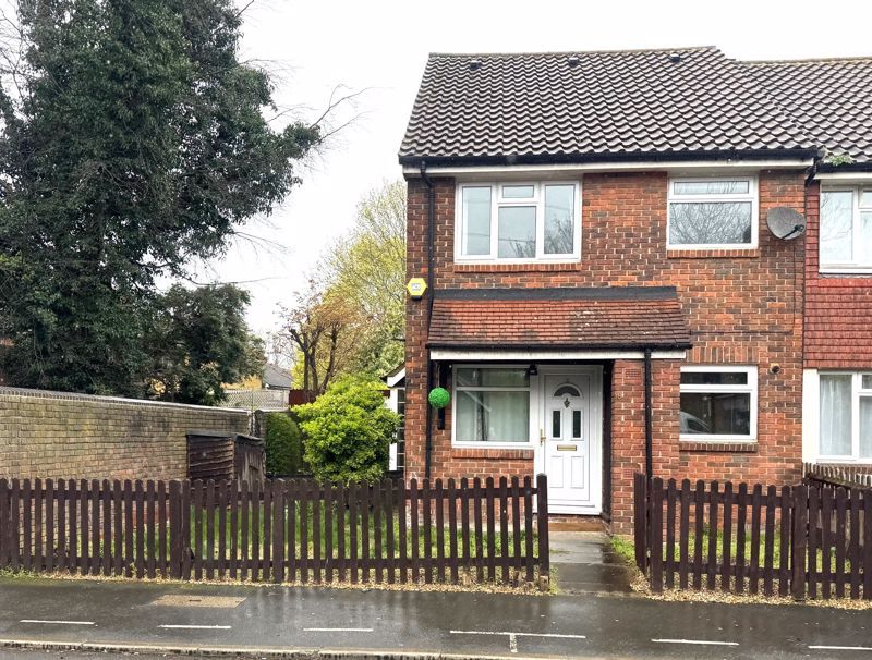 1 bed semidetached house to rent in Kirkham Road, London E6, £1,500