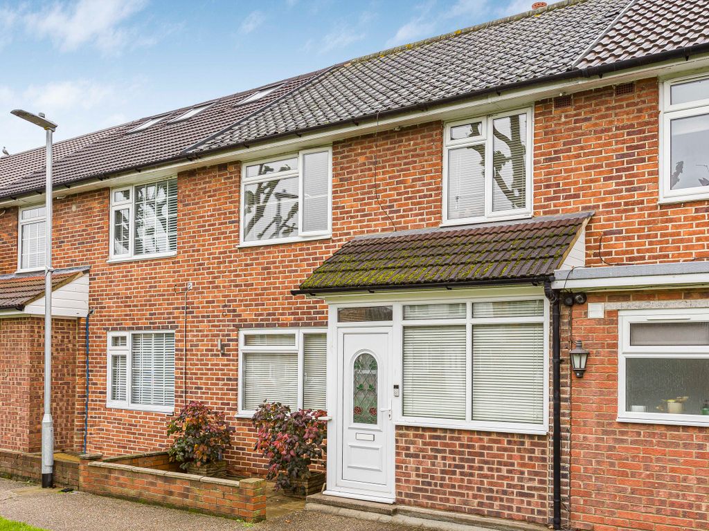 3 bed farm to rent in Darcy Close, Cheshunt, Waltham Cross