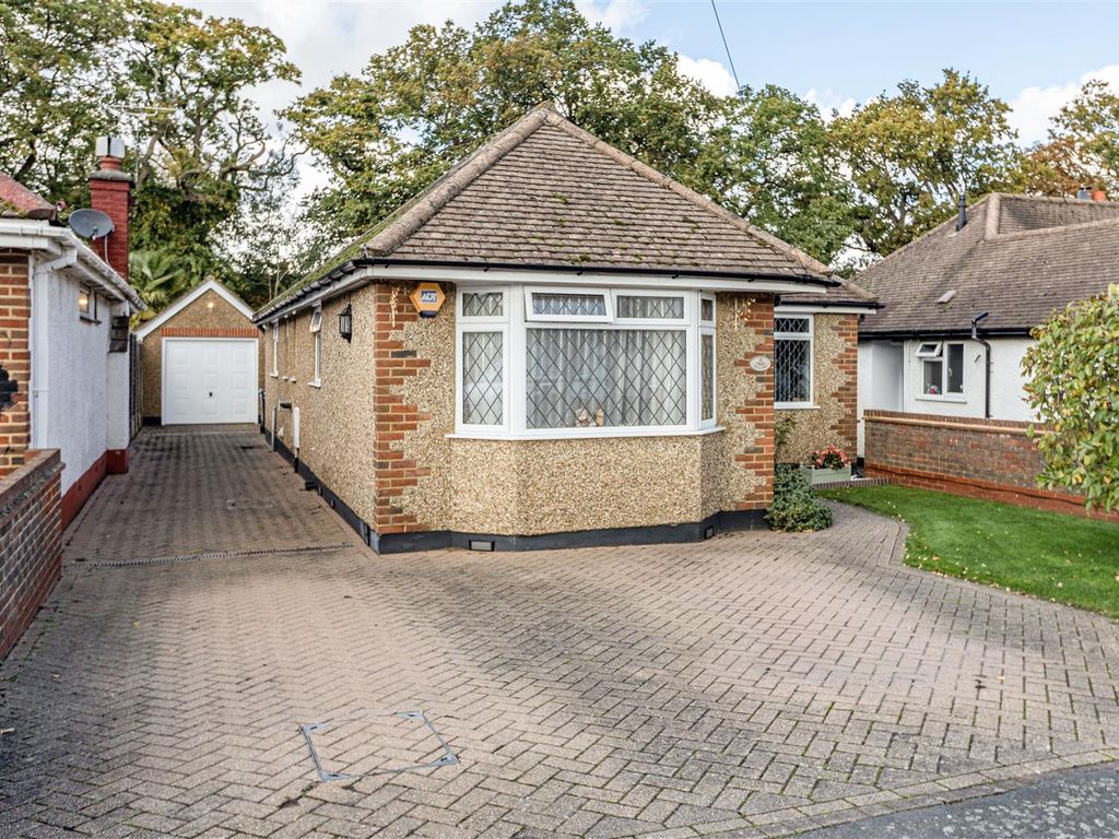 3 bed detached bungalow for sale in Dickens Drive, Addlestone KT15, £