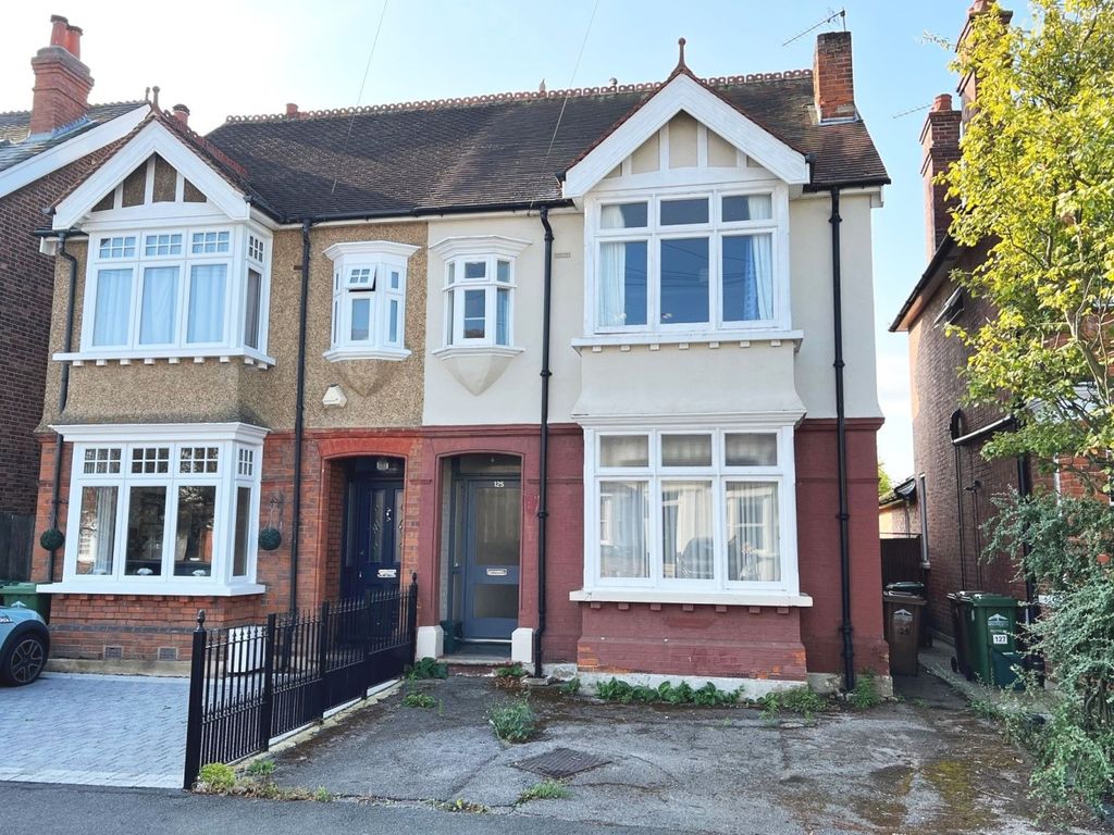 5 bed semidetached house for sale in Gresham Road, StainesUponThames