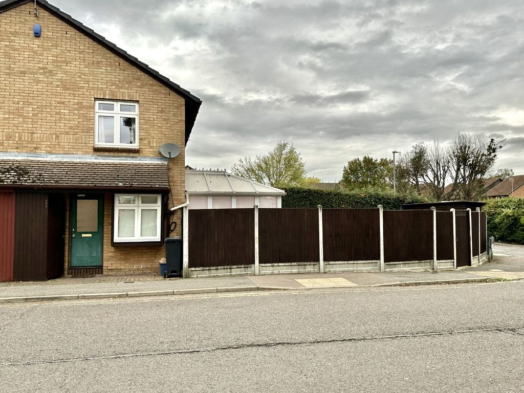 1 bed semidetached house to rent in Colebrook Lane, Loughton, Essex