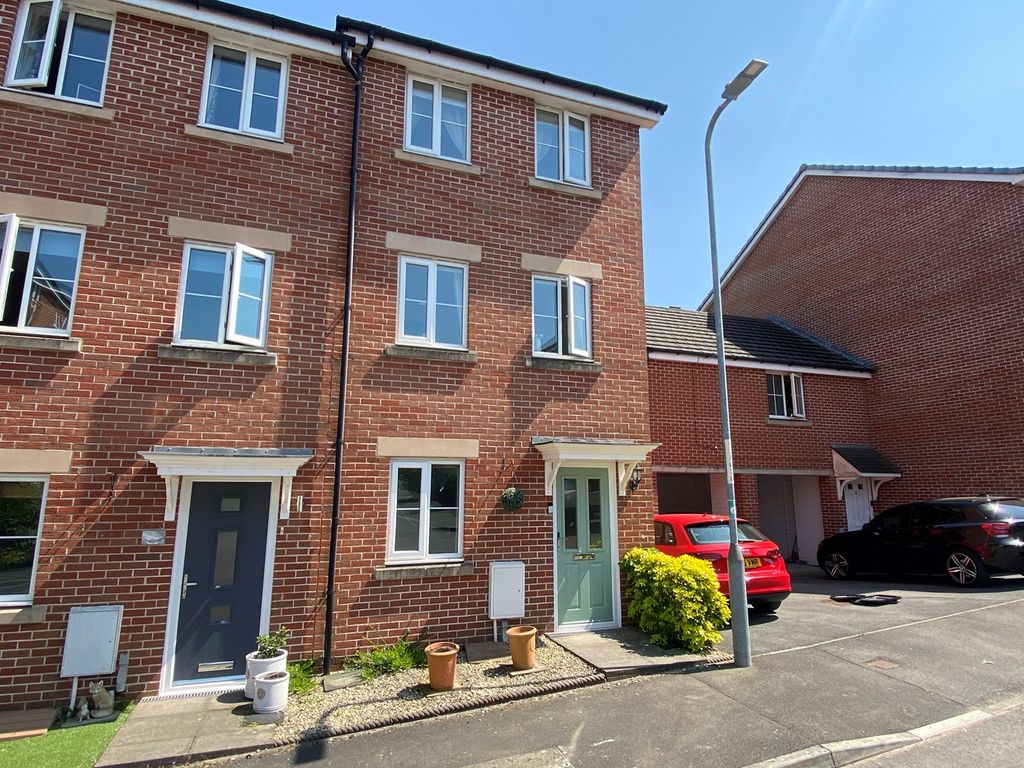3 bed town house for sale in Flavius Close, Caerleon, Newport NP18 Zoopla