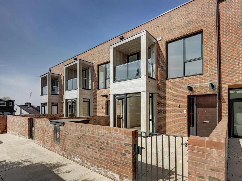 New home, 2 bed town house for sale in Fairmont Mews, London NW2 Zoopla