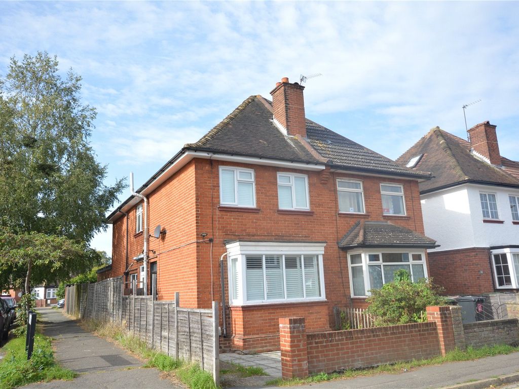 2 bed semidetached house to rent in Upper Court Road, Epsom, Surrey