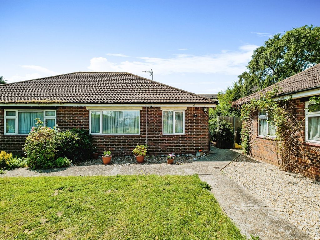 2 bed semidetached bungalow for sale in North Farm Road, Lancing BN15