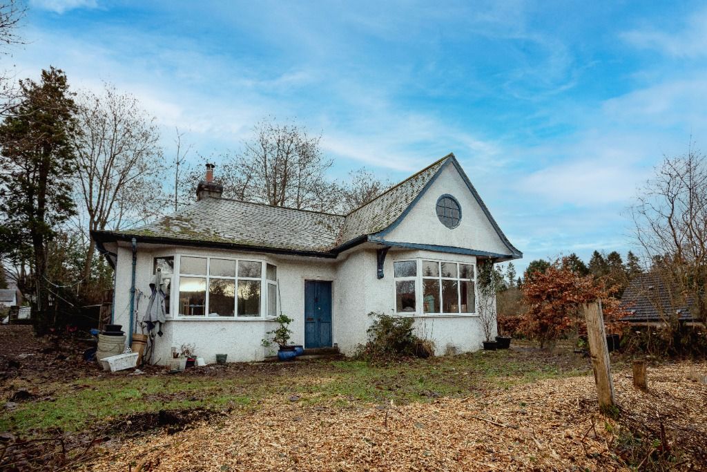 3 bed bungalow for sale in Broom Place, Pitlochry, Perthshire PH16 Zoopla