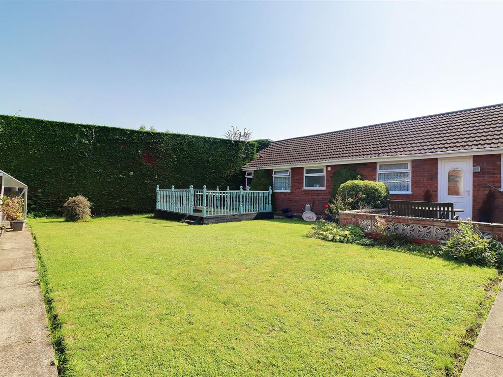 3 bed detached bungalow for sale in Cloverbank View, Hull HU6, £215,000