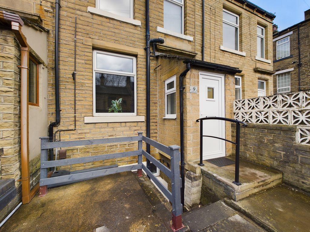 2 bed terraced house for sale in Clifton Common, Clifton, Brighouse HD6
