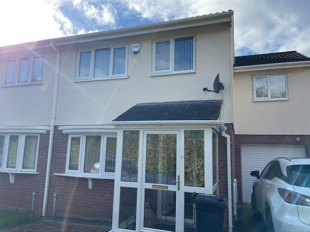4 bed property to rent in Station Close, Warmley, Bristol BS15, £1,650