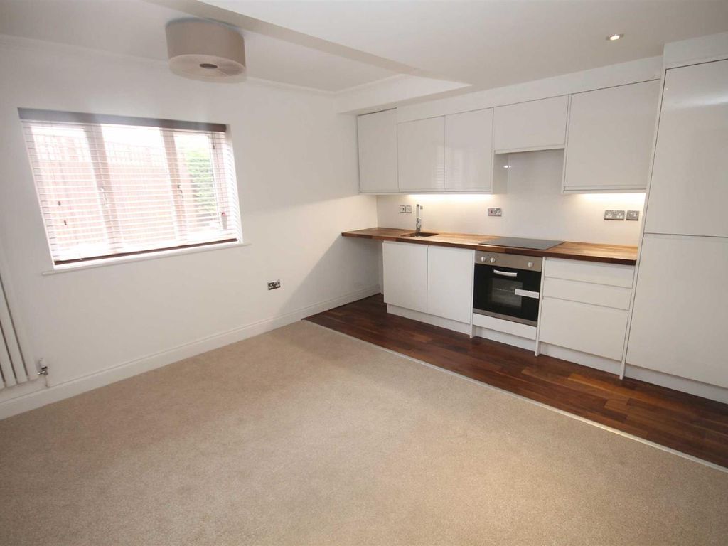 1 bed flat to rent in Western Avenue, Llandaff, Cardiff CF5, £725 pcm