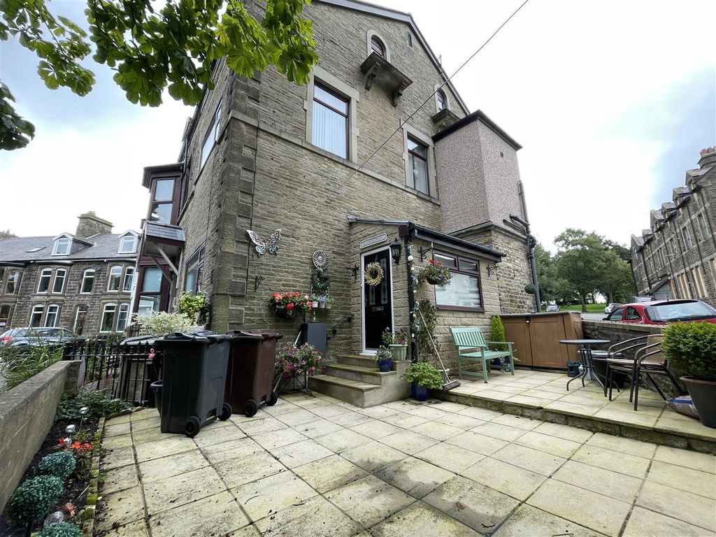 5 bed end terrace house for sale in Clifton Bank, Buxton SK17, £299,950