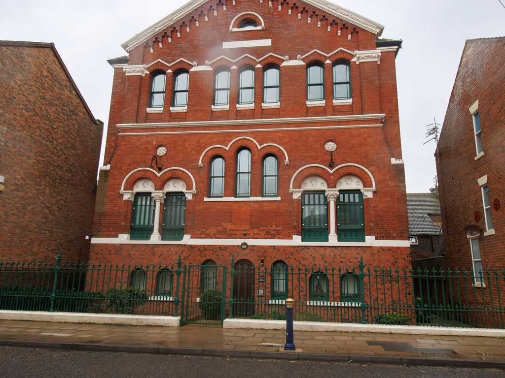 2 bed flat for sale in Union Street, Filey YO14, £155,000 Zoopla