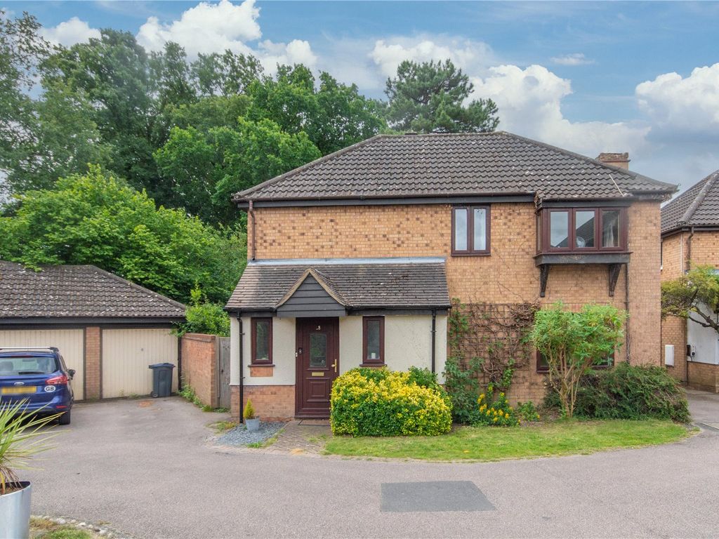 4 bed detached house for sale in Dove Close, Thorley Park,