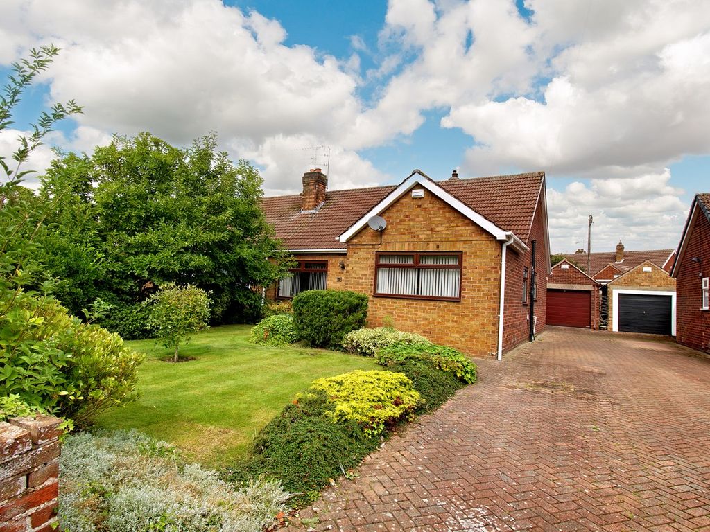 3 bed semidetached bungalow for sale in Reynolds Close, Melton, North