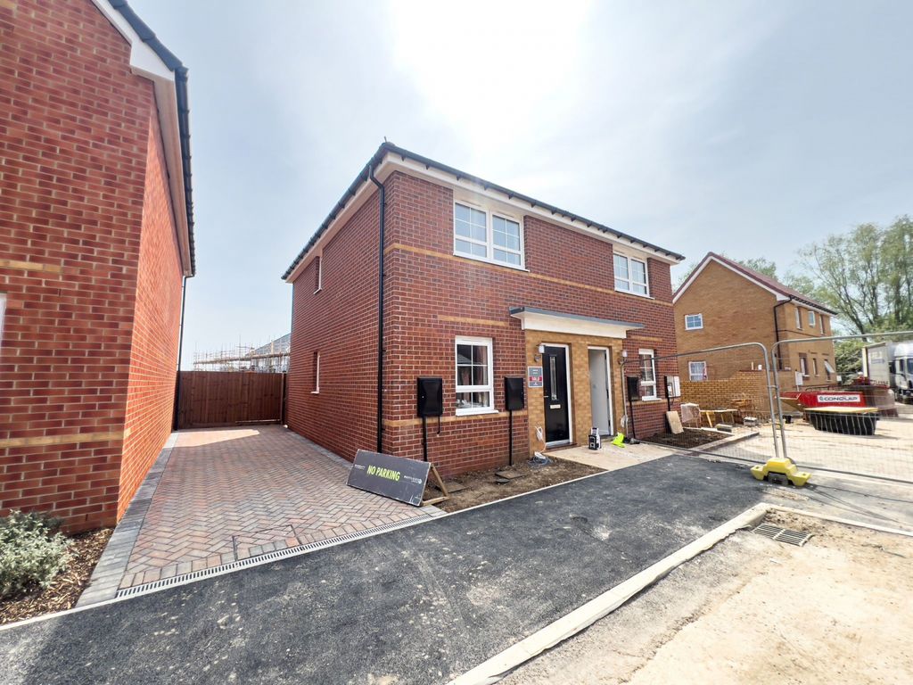 2 bed semidetached house to rent in Whittlesey, Peterborough PE7, £950