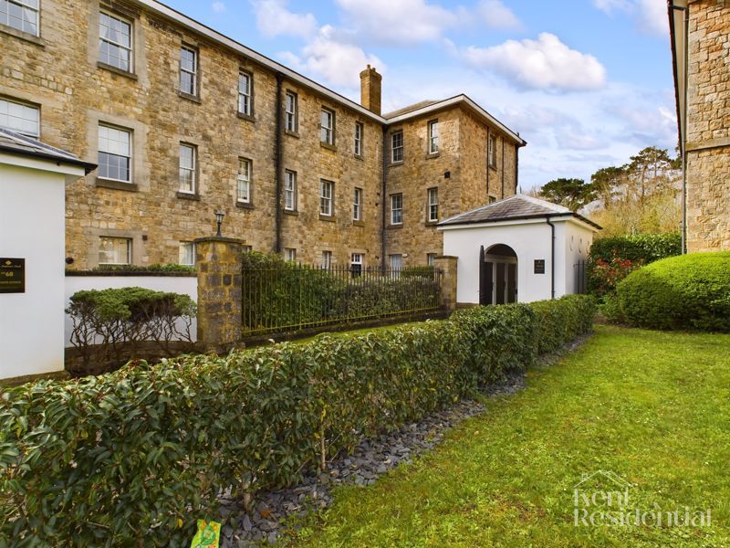 2 bed flat to rent in St Andrews Park, Maidstone, Kent ME16, £1,395 pcm