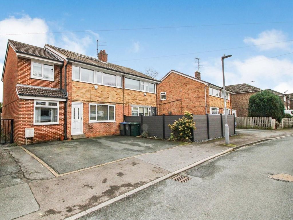 5 bed semidetached house for sale in Summerbridge Crescent, Bradford