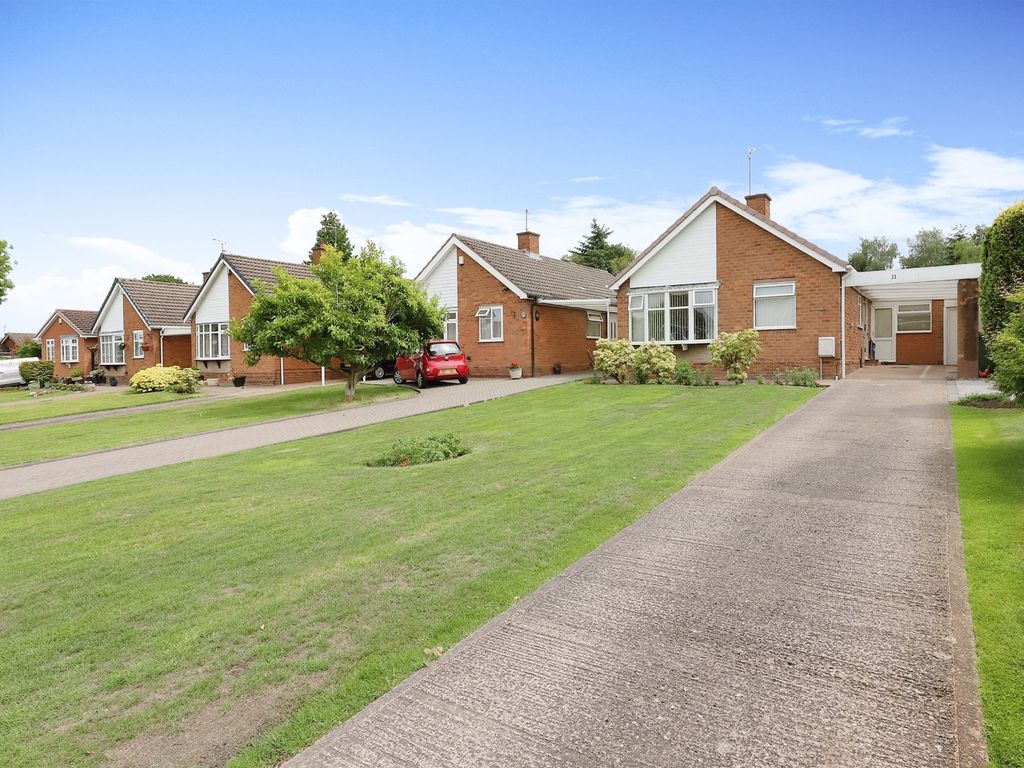 3 bed detached bungalow for sale in Dewsbury Drive, Penn, Wolverhampton