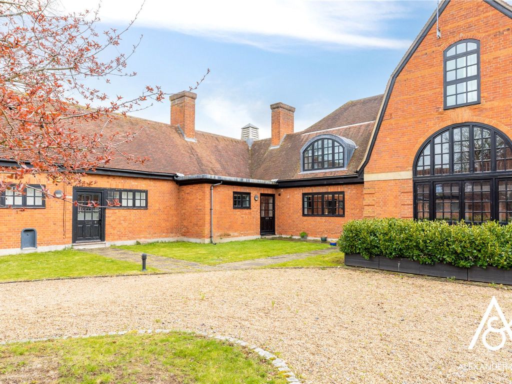 3 bed terraced house for sale in Park, Soulbury, Leighton