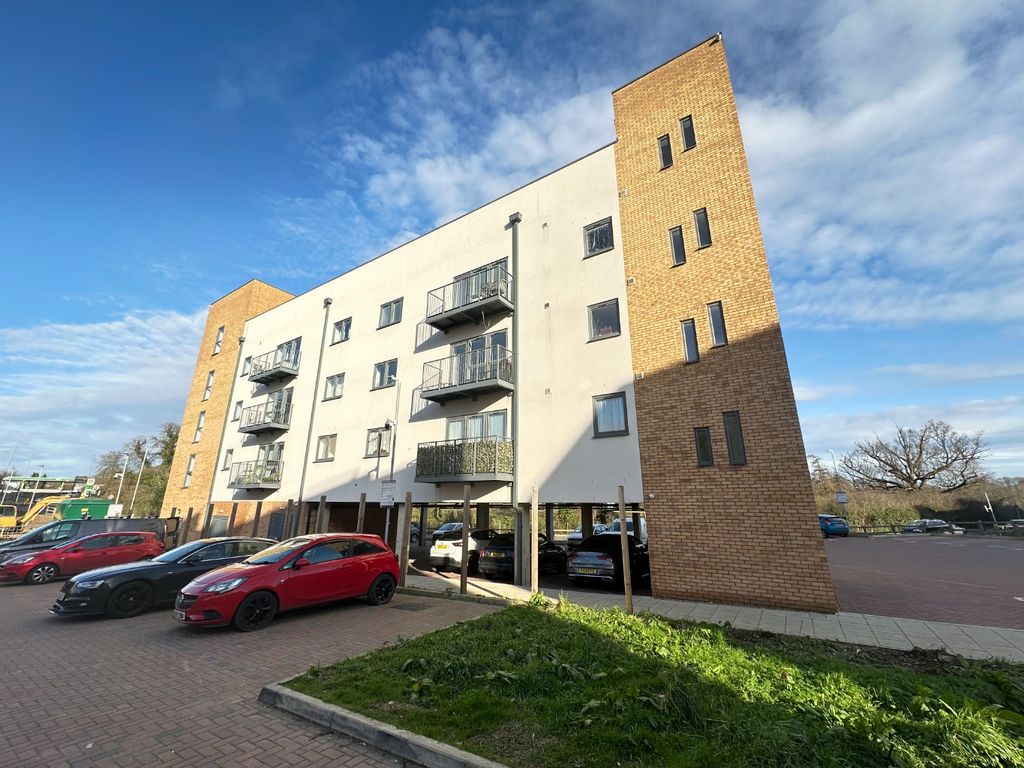 2 bed flat to rent in Bluebell Apartments, 2 Birch Road, Luton