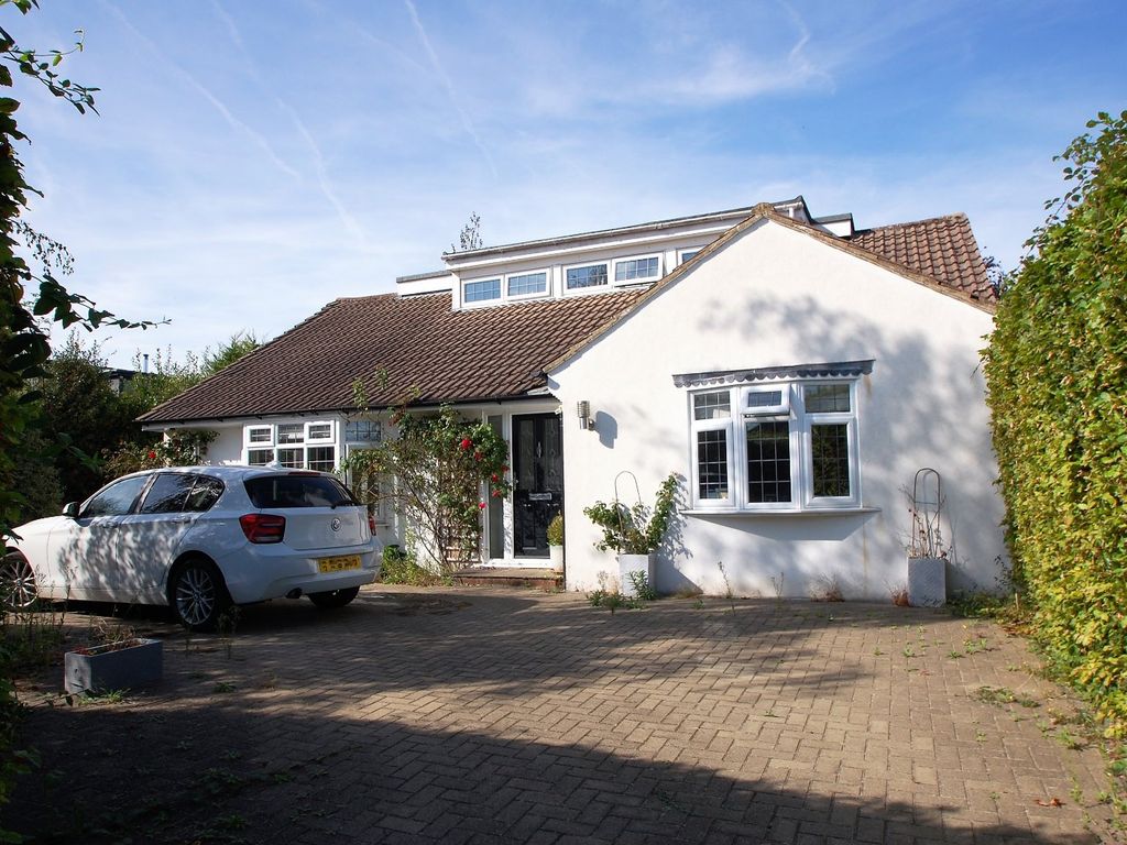 3 bed detached house for sale in Albion Crescent, Chalfont St. Giles