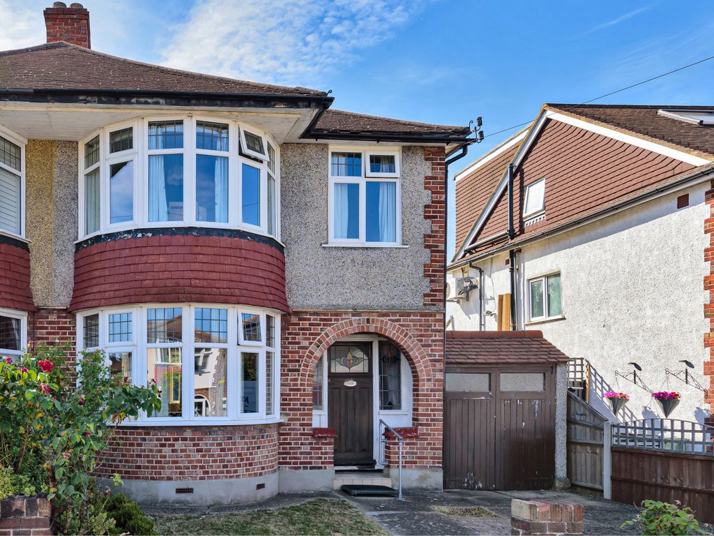 3 bed semidetached house for sale in Caversham Avenue, Cheam, Sutton