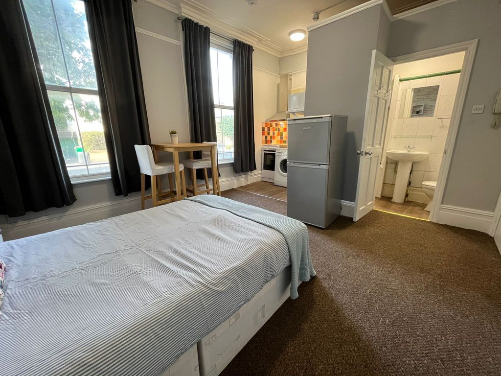 Studio to rent in 95 St. James Road, Croydon, Surrey CR0 Zoopla