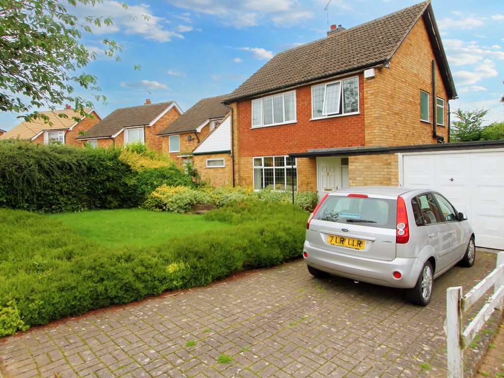 3 bed detached house for sale in Fairstone Hill, Oadby, Leicester LE2