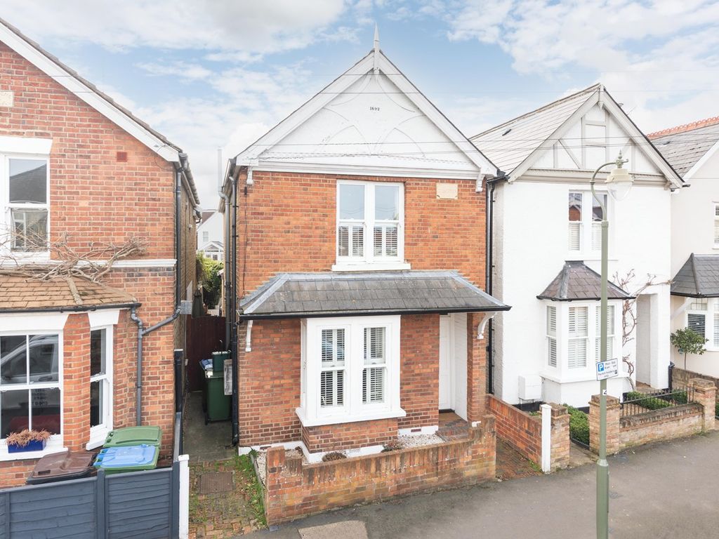 3 bed detached house for sale in Oakdale Road, Weybridge KT13 Zoopla