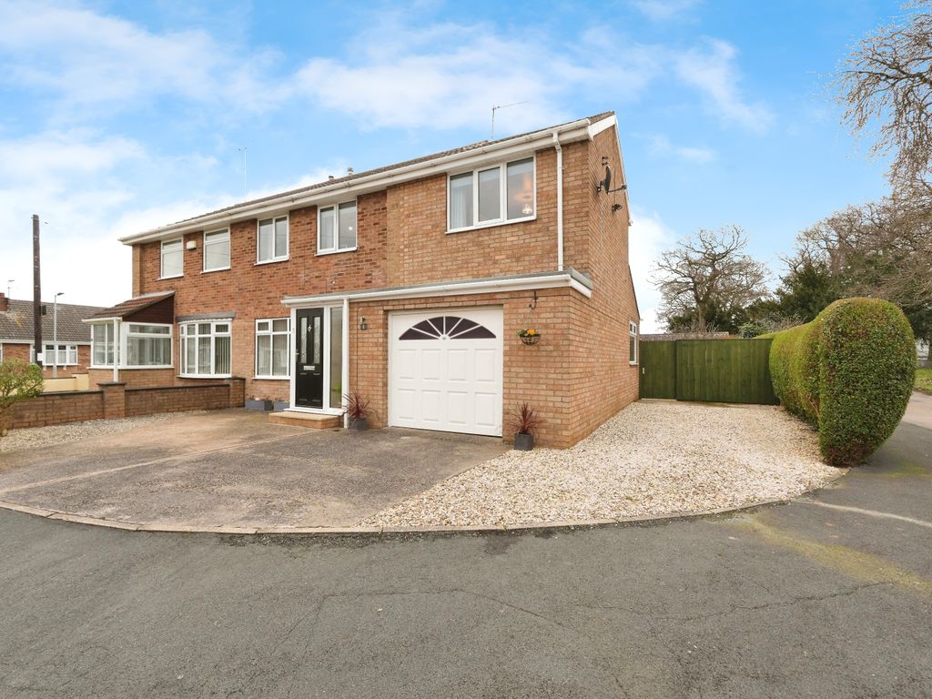 3 bed semidetached house for sale in Wadsworth Avenue, Hull HU6, £