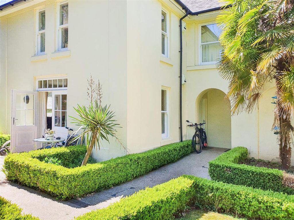 2 bed flat for sale in The Pines, Puckle Lane, Canterbury CT1 Zoopla