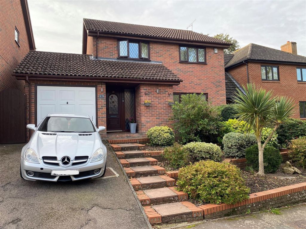 4 bed detached house for sale in Grantham Crescent, Ipswich IP2, £