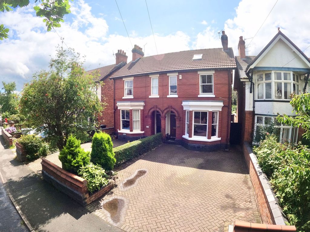 4 bed semidetached house for sale in Bradwall Road, Sandbach CW11, £