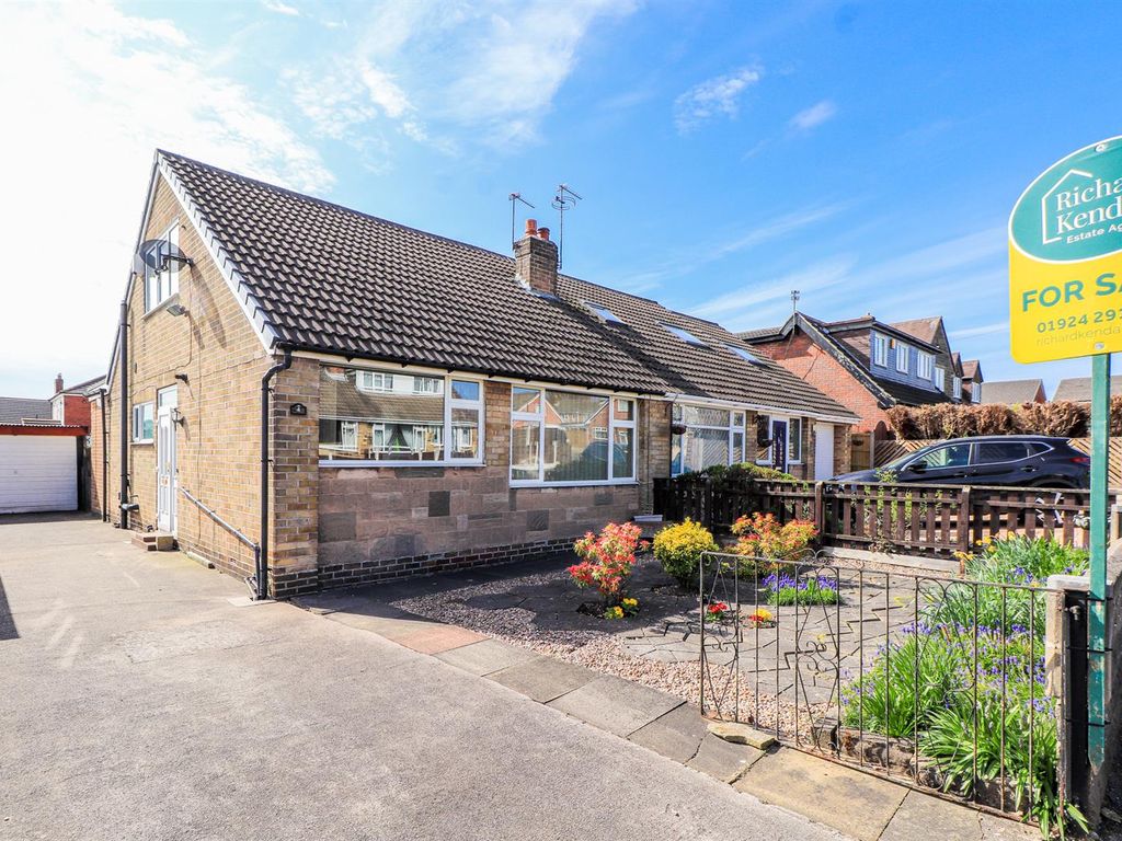 3 bed semidetached bungalow for sale in Lingwell Gate Drive, Outwood